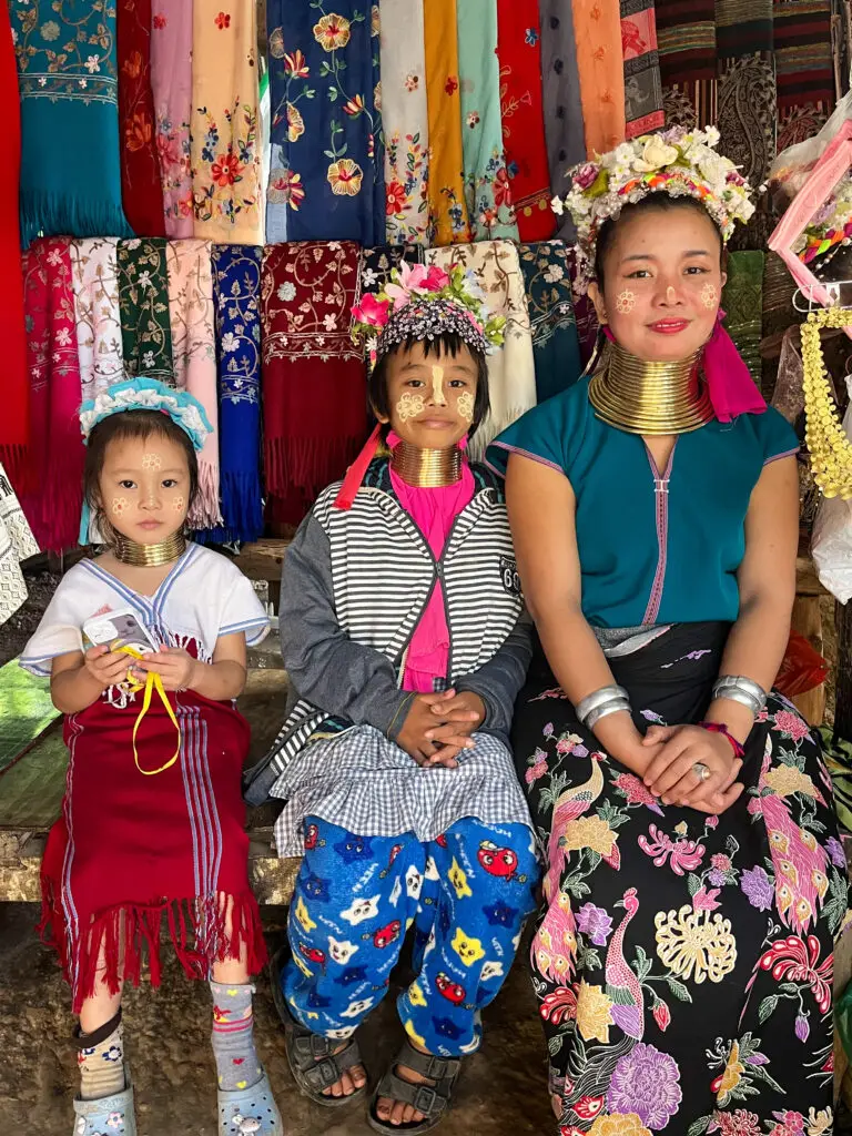 Il villaggio delle donne Karen vicino Chiang Mai