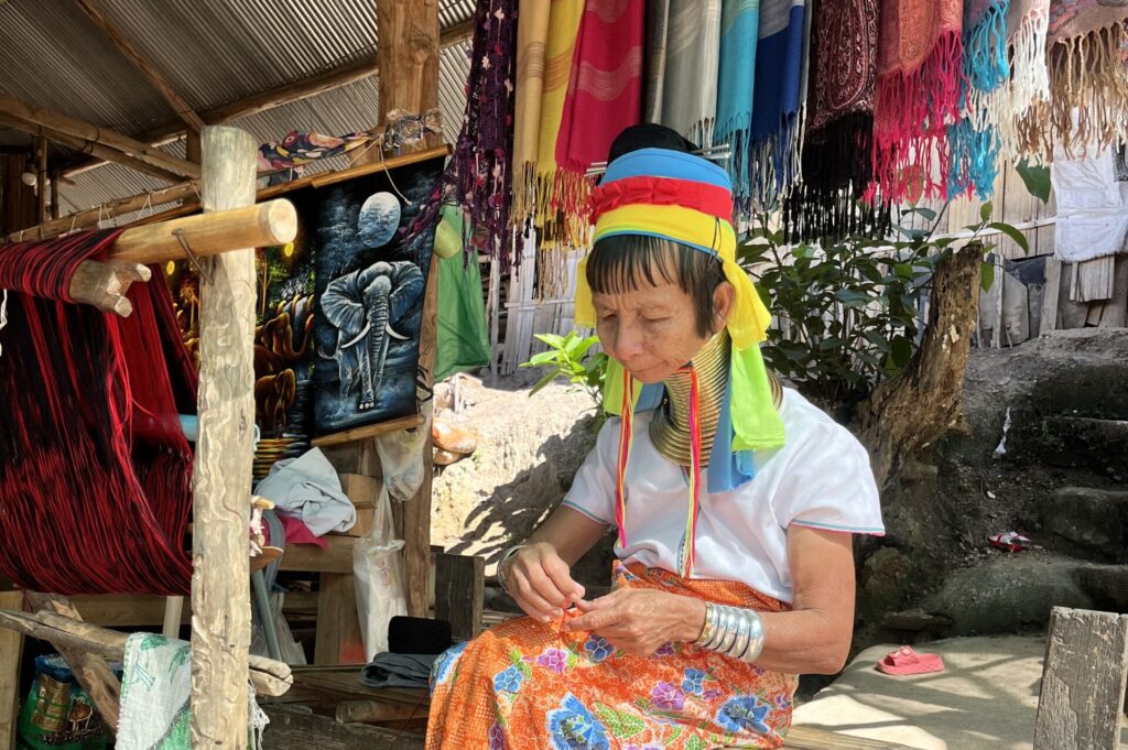 Il villaggio delle donne Karen vicino Chiang Mai